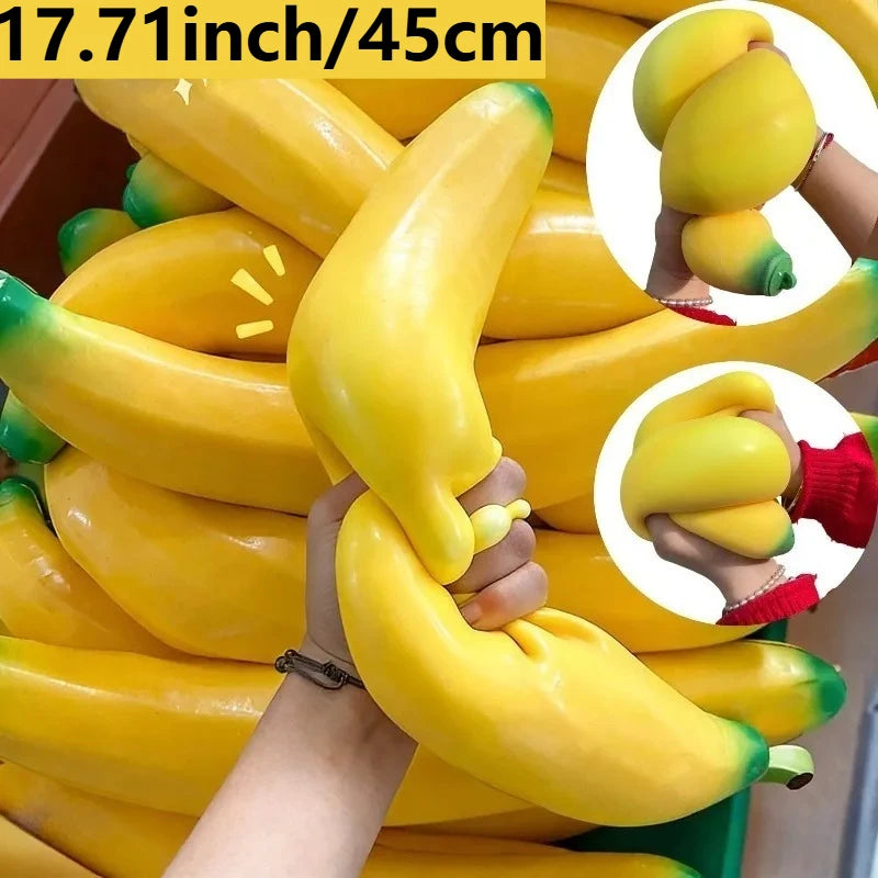 Squishy banane géante - en main