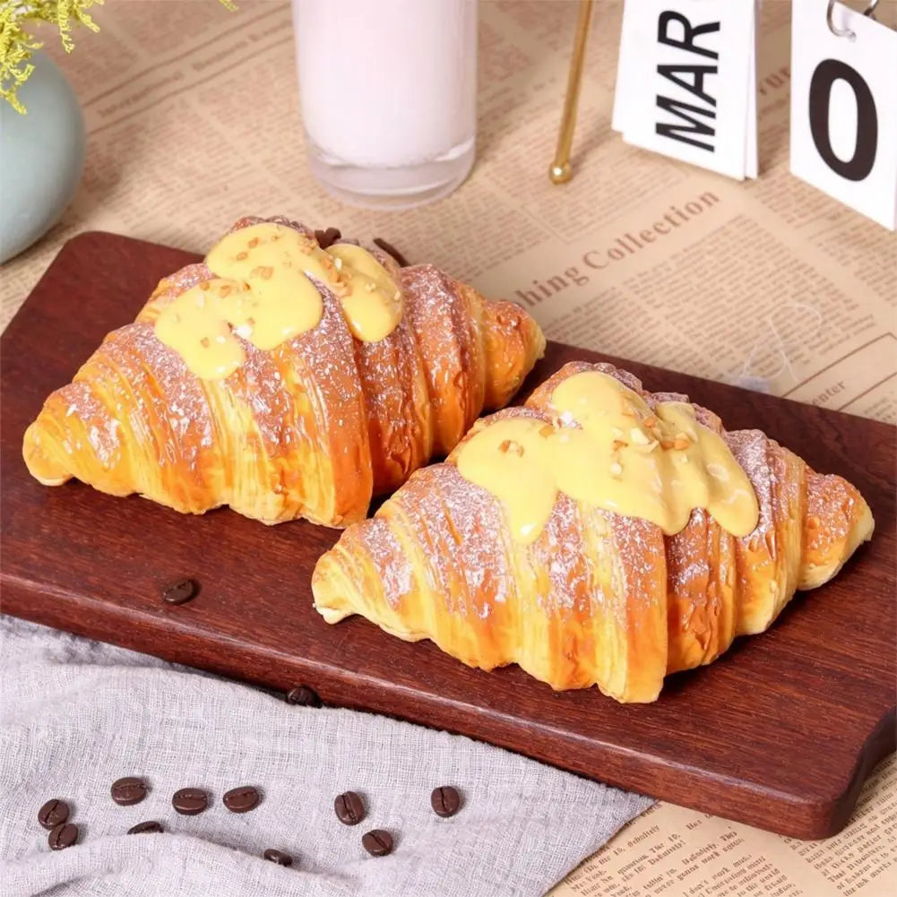 Squishy Croissant Réaliste Style D