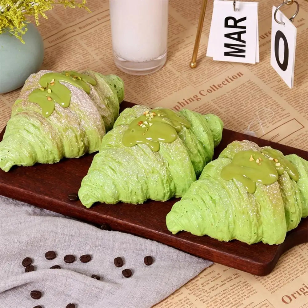Squishy Croissant Réaliste Style C