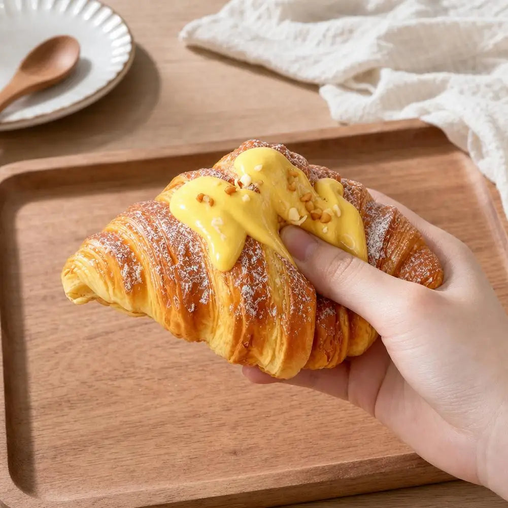 Squishy Croissant Réaliste Style B